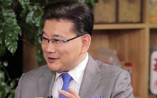 曹可凡背景很大吗,出身名门，成就非凡人生